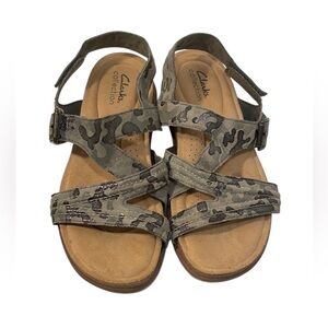 Clarks Brynn Olive Camouflage Sandals Velcro Close Womens Size 7.5 EUC